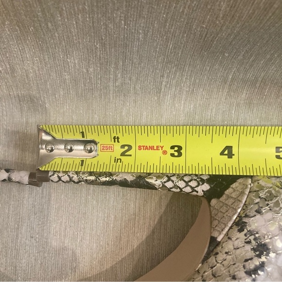 STEVE MADDEN Sz 7 Vala In  Snake Gold Pointy Toe Slip On Stilettos Heels Pumps - Picture 6 of 10